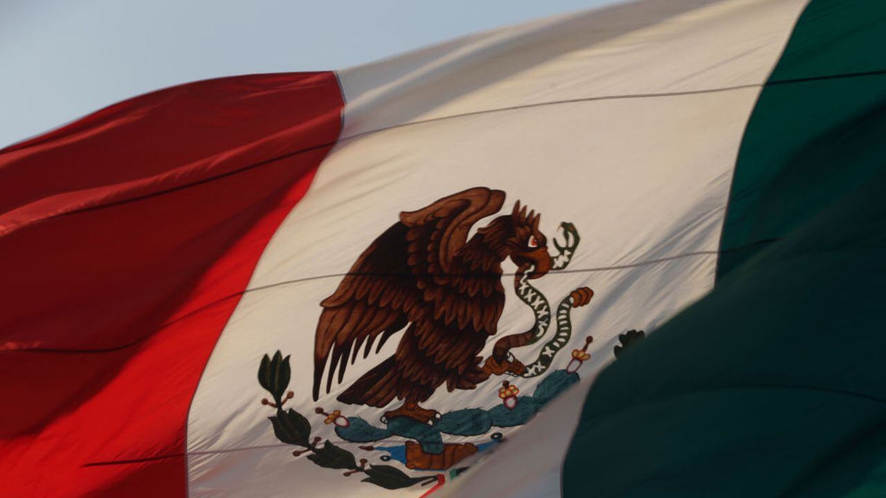 La bandera mexicana exhibida en las instalaciones del Instituto Nacional Electoral en la Ciudad de México. (Foto de Gerardo Vieyra/NurPhoto vía Getty Images)