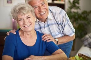 La geriatría es una especialidad de la medicina que se preocupa por el envejecimiento saludable y las enfermedades de los adultos mayores, de cómo tratarlas y prevenirlas.