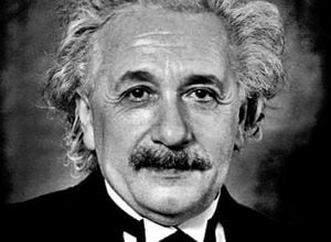 1. Albert Einstein. El ganador del Nobel, dejó la secundaria; retomó sus estudios años después e intentó asistir a la universidad, pero falló en aprobar los exámenes de ingreso repetidas veces. 