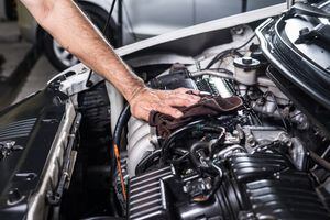 En este artículo, se proporcionará información sobre cómo realizar una limpieza adecuada del motor de un automóvil.