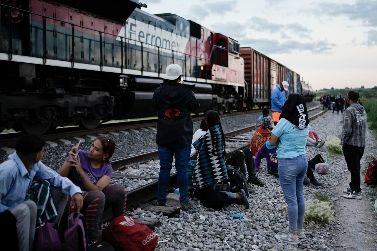 La red de tráfico de personas puede llevar ahora a los migrantes desde Venezuela hasta el centro de México en poco más de dos semanas, una odisea que en su día podía tomar meses.