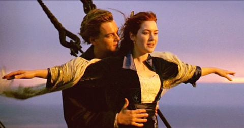 La mítica escena de Jack Dawson (Leonardo DiCaprio) y Rose DeWitt Bukater (Kate Winslet) en la proa del navío.