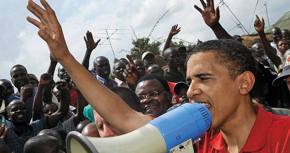 Obama era senador cuando Kenia lo recibió como un héroe en 2006. Malik lo acusa de no cumplir las promesas que le hizo a la aldea ancestral de su familia.