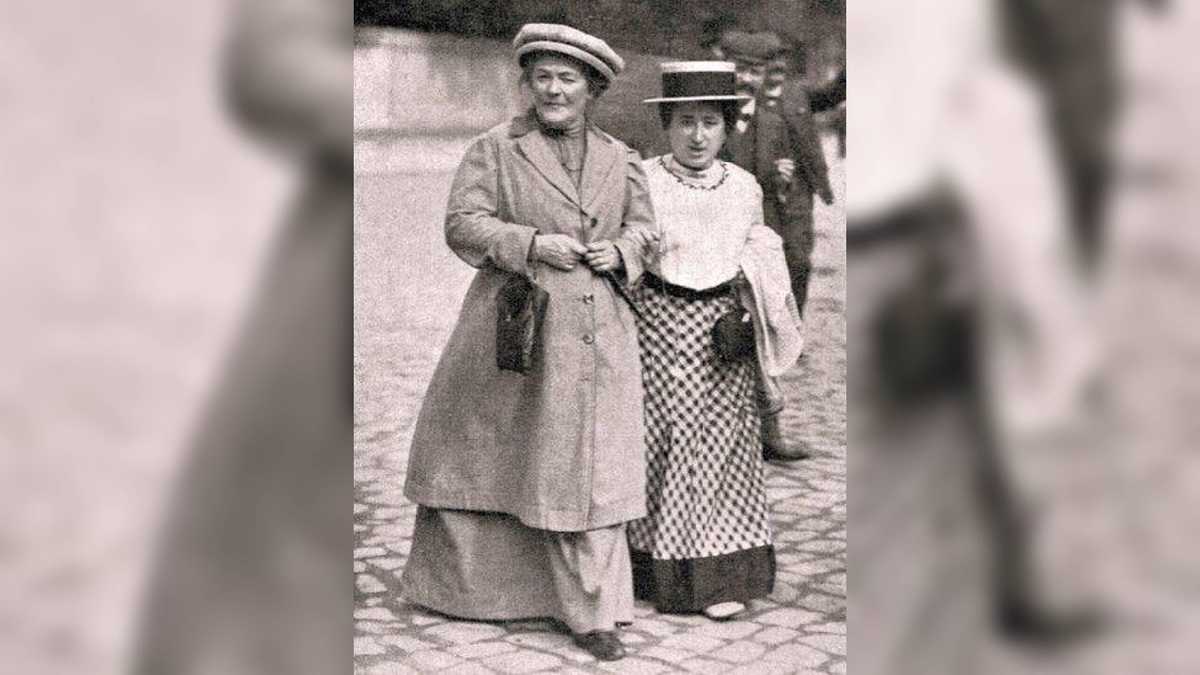 Clara Zetkin (izq.) y Rosa de Luxemburgo, otra de las revolucionarias más destacadas del siglo XX.