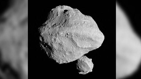 Imagen del primer sobrevuelo de sobrevuelo de la  misión Lucy al asteroide Dinkinesh.