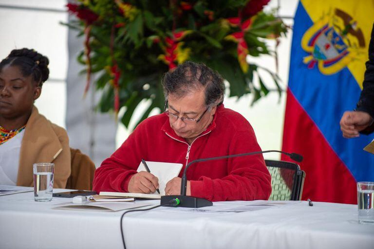 El presidente Gustavo Petro estuvo reunido con todo su equipo de gobierno en la Hacienda Hato Grande.