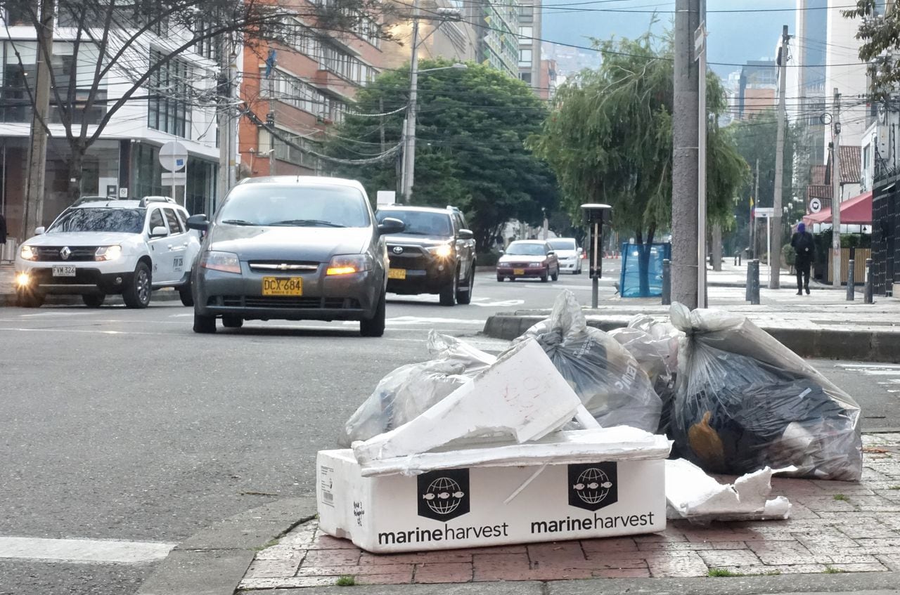 No recolección de basuras en el norte de Bogota barrio El Lago
Bogotá enero 27 del 2022
Foto Guillermo Torres / Semana