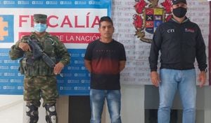 Humberto Narváez Ribera (centro) es el acusado de abusar sexualmente a una menor de 11 años.