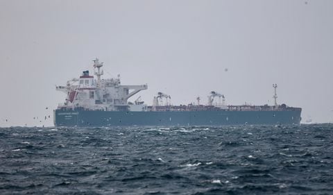 Teherán afirma que confiscó la embarcación después de que chocase contra un barco iraní, provocando dos muertos y varios heridos