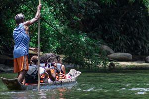 En Quibdó quieren consolidar el turismo de naturaleza en los ríos. En una zona donde la violencia y las economía ilegales primaban,  artesanos, agricultores y guías turísticos ansían mostrar la magia de un departamento donde el agua manda.