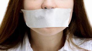 ‘Influencer’ italiana es acusada de “incitar al suicidio” por reto donde cubre nariz y boca con cinta para no respirar