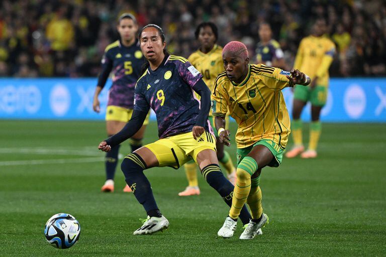 Jamaica's defender #14 Deneisha Blackwood fights for the ball with Colombia's forward #09 Mayra Ramirez during the Australia and New Zealand 2023 Women's World Cup round of 16 football match between Jamaica and Colombia at Melbourne Rectangular Stadium, also known as AAMI Park, in Melbourne on August 8, 2023. (Photo by WILLIAM WEST / AFP)