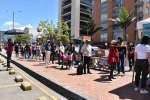 Votación en Bogotá de la consulta popular organizada por la oposición venezolana