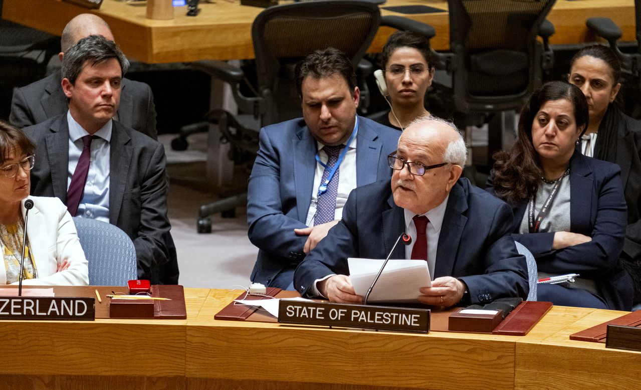 Riyad Mansour, embajador palestino en Naciones Unidas, habla ante el Consejo de Seguridad el lunes 25 de marzo de 2024, en la sede de la ONU, en Nueva York.
