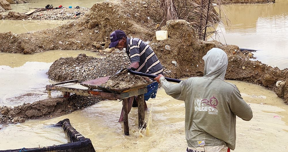 Aproximadamente, 40.000 personas del Bajo Cauca antioqueño encuentran el sustento de sus familias en la extracción del oro.