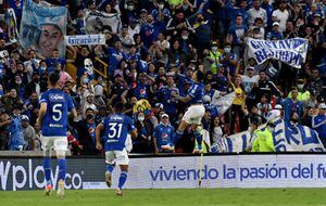 BOGOTA - COLOMBIA, 03-10-2021: Ricardo Marquez de Millonarios F. C. corre a celebrar el gol anotado de su equipo a Aguilas Doradas Rionegro durante partido entre Millonarios F. C. y Aguilas Doradas Rionegro de la fecha 12 por la Liga BetPlay DIMAYOR II 2021 jugado en el estadio Nemesio Camacho El Campin de la ciudad de Bogota. / Ricardo Marquez of Millonarios F. C. runs to celebrate the scored goal from his team to Aguilas Doradas Rionegro during a match between Millonarios F. C. and Aguilas Doradas Rionegro of the 12th date for the BetPlay DIMAYOR II 2021 League played at the Nemesio Camacho El Campin Stadium in Bogota city. / Photo: VizzorImage / Luis Ramirez / Staff.