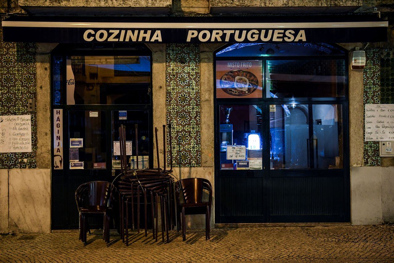 Se inicia toque de queda en Portugal por casos de coronavirus.