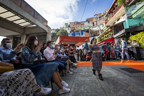 En la Plaza Mayorista será la segunda edición de Moda al Barrio, el año pasado la gala fue realizada en las escaleras eléctricas de la Comuna 13.