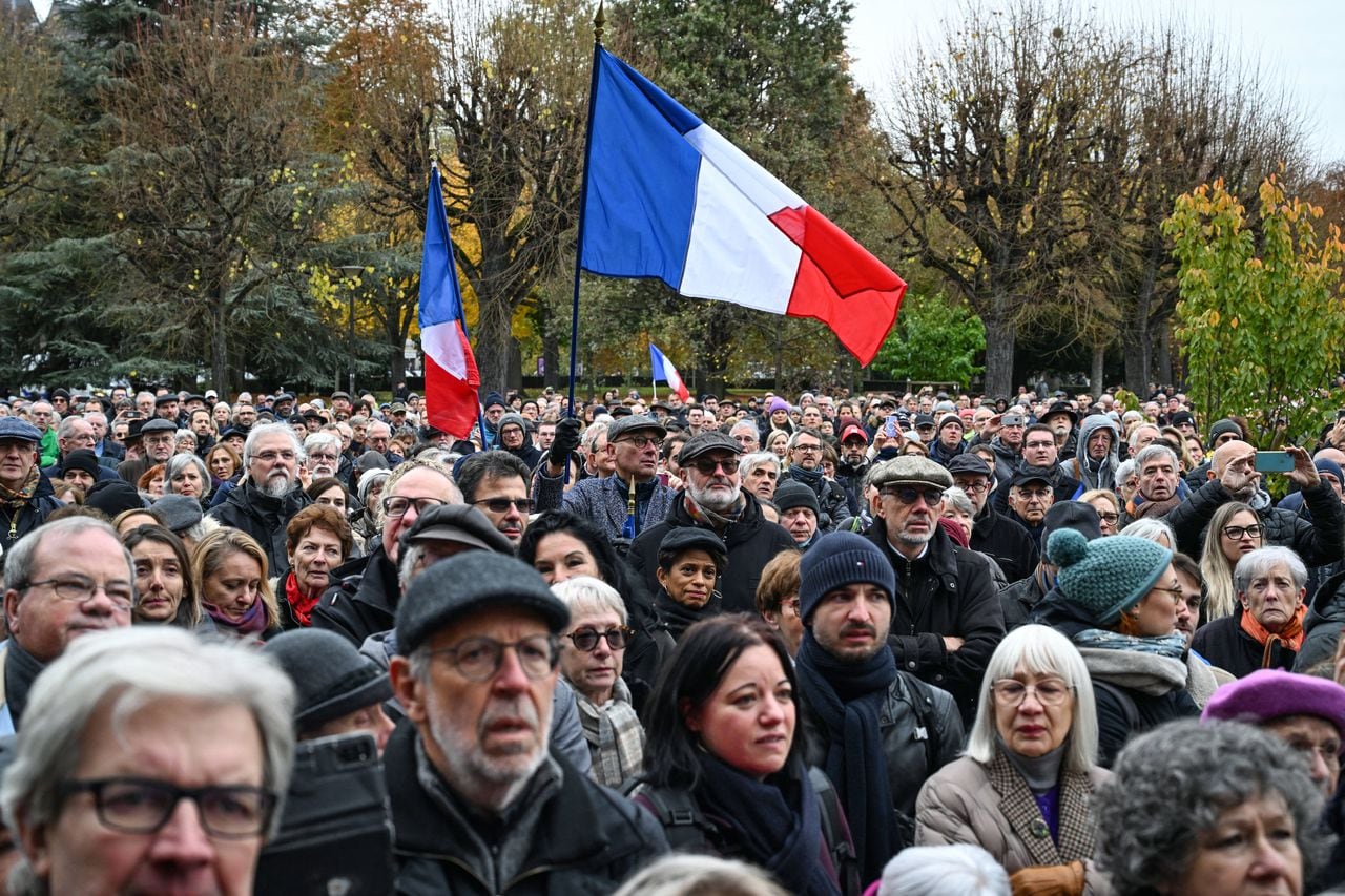 Varios franceses salen a las calles  para protestar por los actos antisemitas.