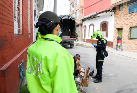 Especialidades de la Sijín, Antinarcóticos, fuerza disponible de la Policía Metropolitana de Bogotá y el equipo de mercados criminales de la Secretaría Distrital de Seguridad intervinieron el barrio San Bernardo