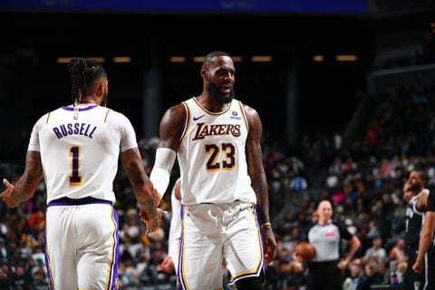 Magistral recital LeBron James en la victoria de los Lakers ante los Nets