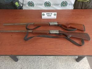 Dos escopetas halladas al interior de un SITP