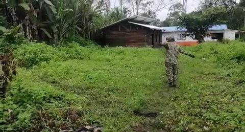 Cerca a esta escuela en Nariño, las disidencias de las Farc que buscan la 'paz total' instalaron artefactos explosivos poniendo en riesgo la vida de 50 niños, según las Fuerzas Militares.