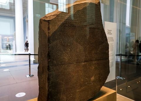 La piedra de Rosetta yave expuesta en el Museo Británico, en Londres.
