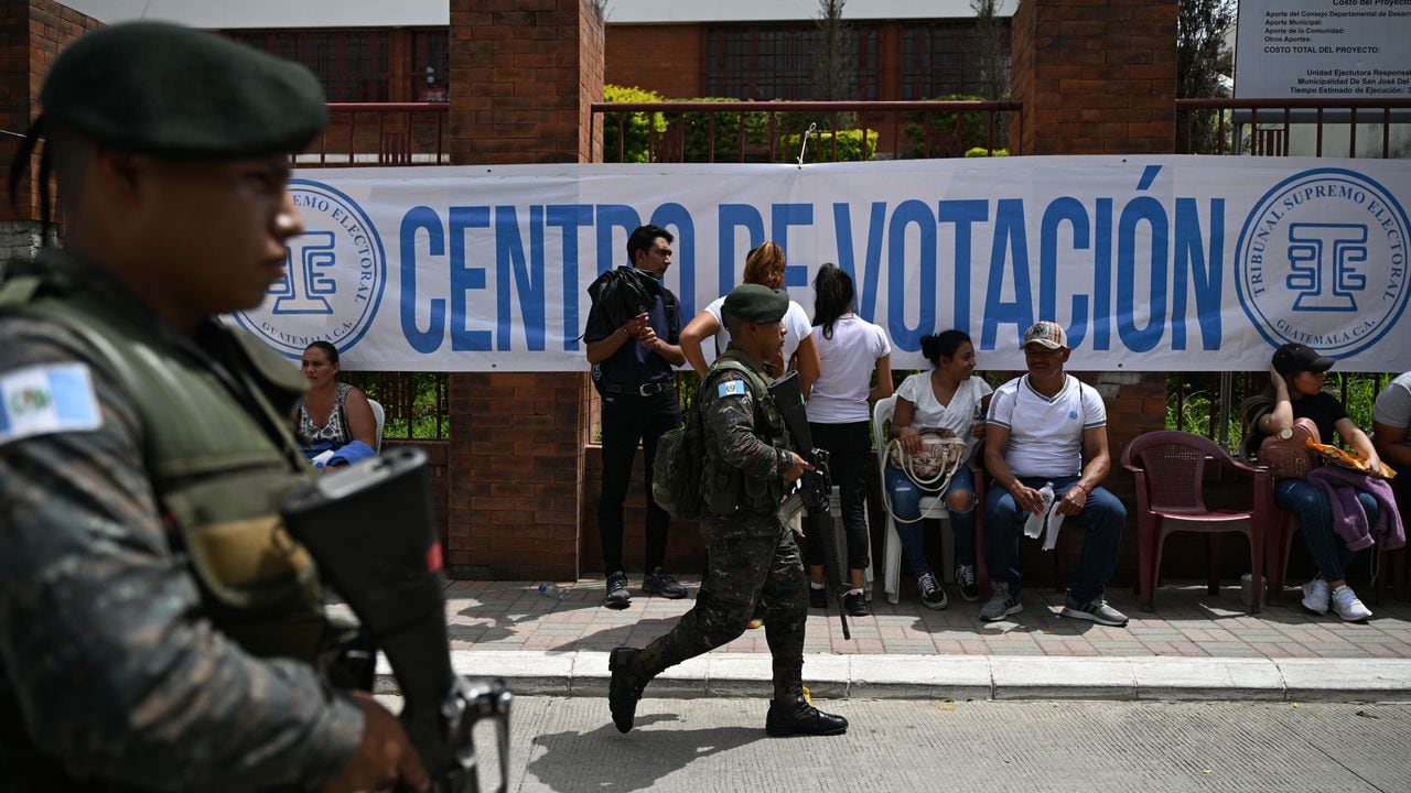 La nación más poblada de América Central, Guatemala, vota por un nuevo presidente que algunos esperan, pero pocos esperan, finalmente resolverá los problemas de aplastamiento de la pobreza, la violencia y la corrupción.