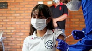 Inicia vacunación a menores que viven en Venezuela y estudian en Colombia