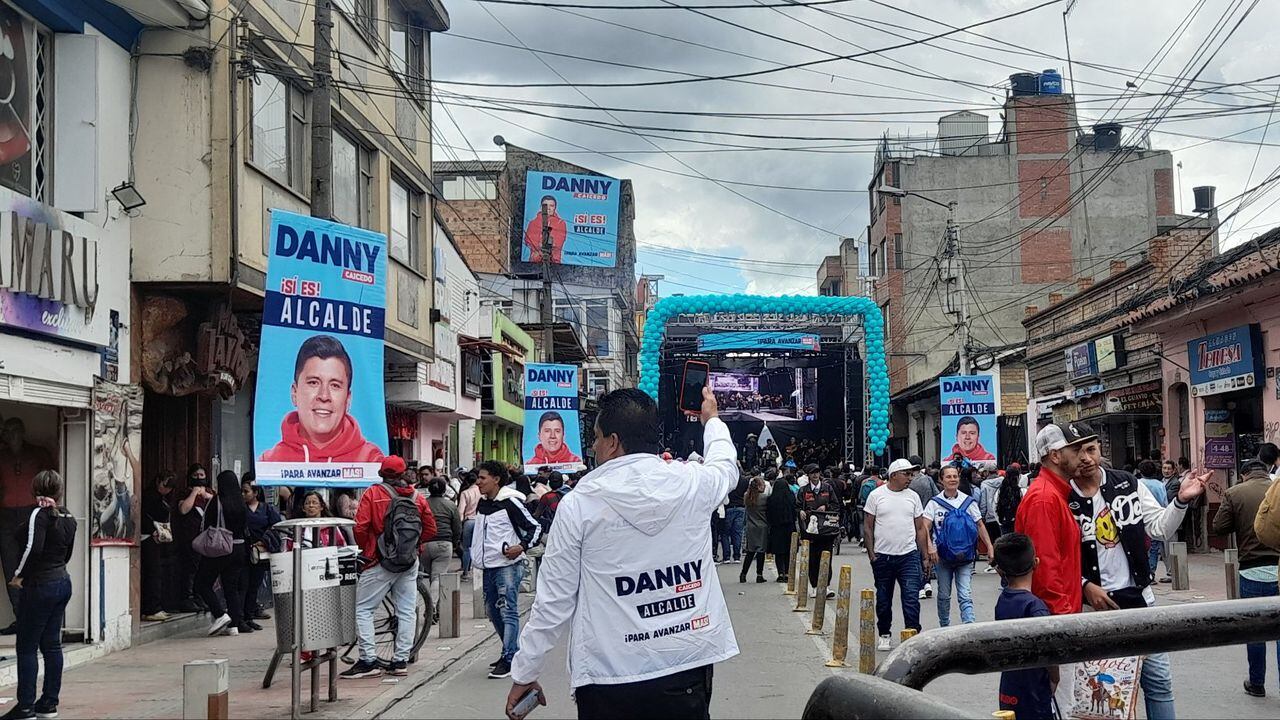 Cierre de la Carrera Séptima para la campaña política de Danny Caicedo, candidato a la Alcaldía de Soacha.