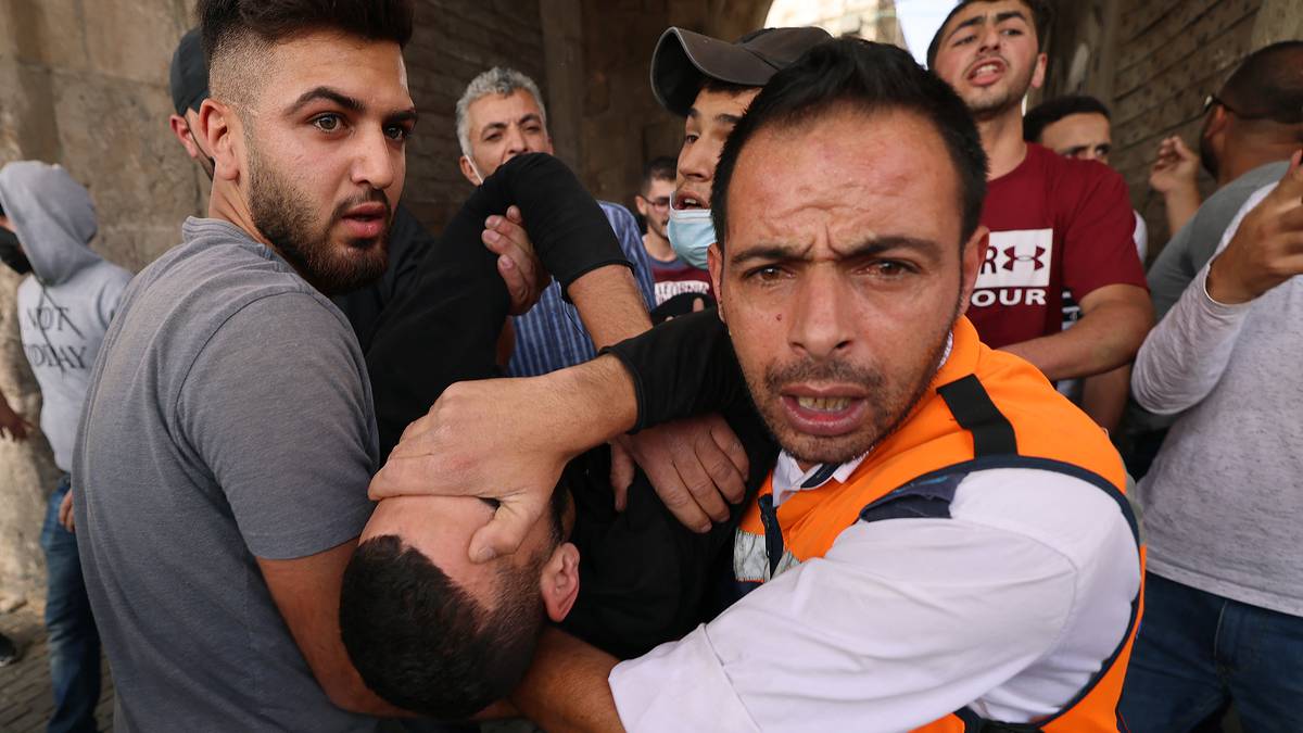 Nuevos enfrentamientos dejan más de 300 heridos en Jerusalén