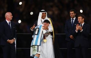 El abrazo de Lionel Messi con el Emir de Qatar Sheikh Tamim bin Hamad Al Thani