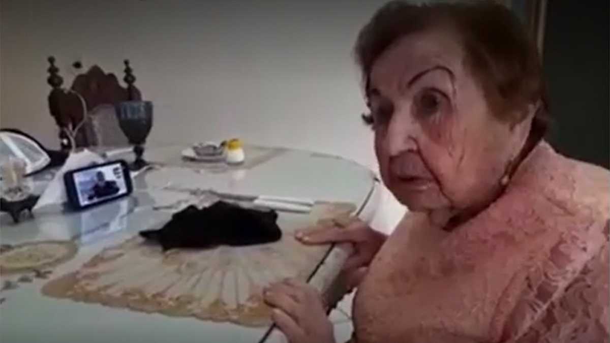 Doña Cecilia, quien tiene 97 años, relata una situación que vivió años atrás cuando le pidieron una ayuda.