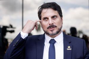La renuncia de Do Val tiene lugar pocas horas después de que diputados y senadores de las dos cámaras del Congreso de Brasil tomaran posesión de sus cargos.