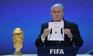 (GERMANY OUT) Fussball International FIFA WM 2018 und FIFA WM 2022 FIFA Praesident Joseph S. Blatter (SUI) verkuendet Katar als Ausrichter der WM 2022 (Photo by Pressefoto Ulmer\ullstein bild via Getty Images)
