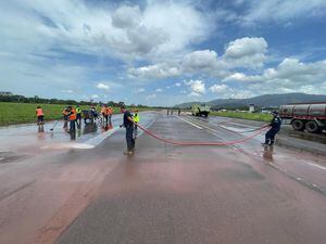Aeropuerto de Villavicencio, tras la limpieza de la pista que fue inundada por el río Guatiquía.