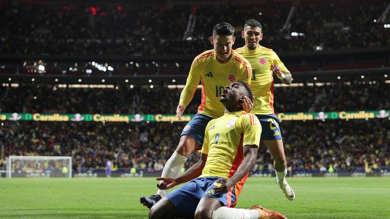 MADRID, SPAIN - MARCH 26: Jhon Cordoba (2ndL) of Colombia celebrates scoring their opening goal with teammates James Rodriguez (L) and Daniel Munoz (R) during the friendly match between Romania and Colombia at Civitas Metropolitan Stadium on March 26, 2024 in Madrid, Spain. (Photo by Gonzalo Arroyo Moreno/Getty Images) (Photo by Gonzalo Arroyo Moreno/Getty Images)
