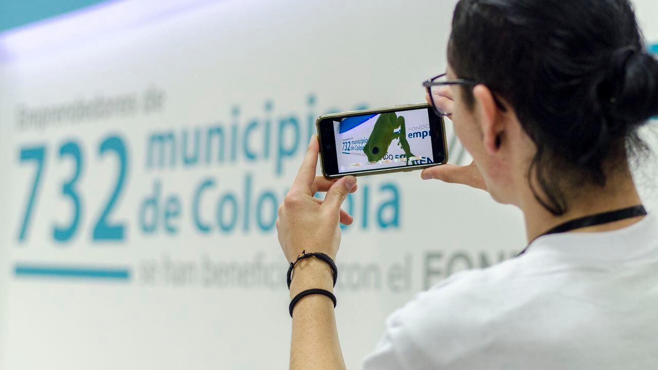 El SENA fortalece los conocimientos de los colombianos en áreas tecnológicas a fin de que pongan lo adquirido al servicio de los sectores productivos del país.