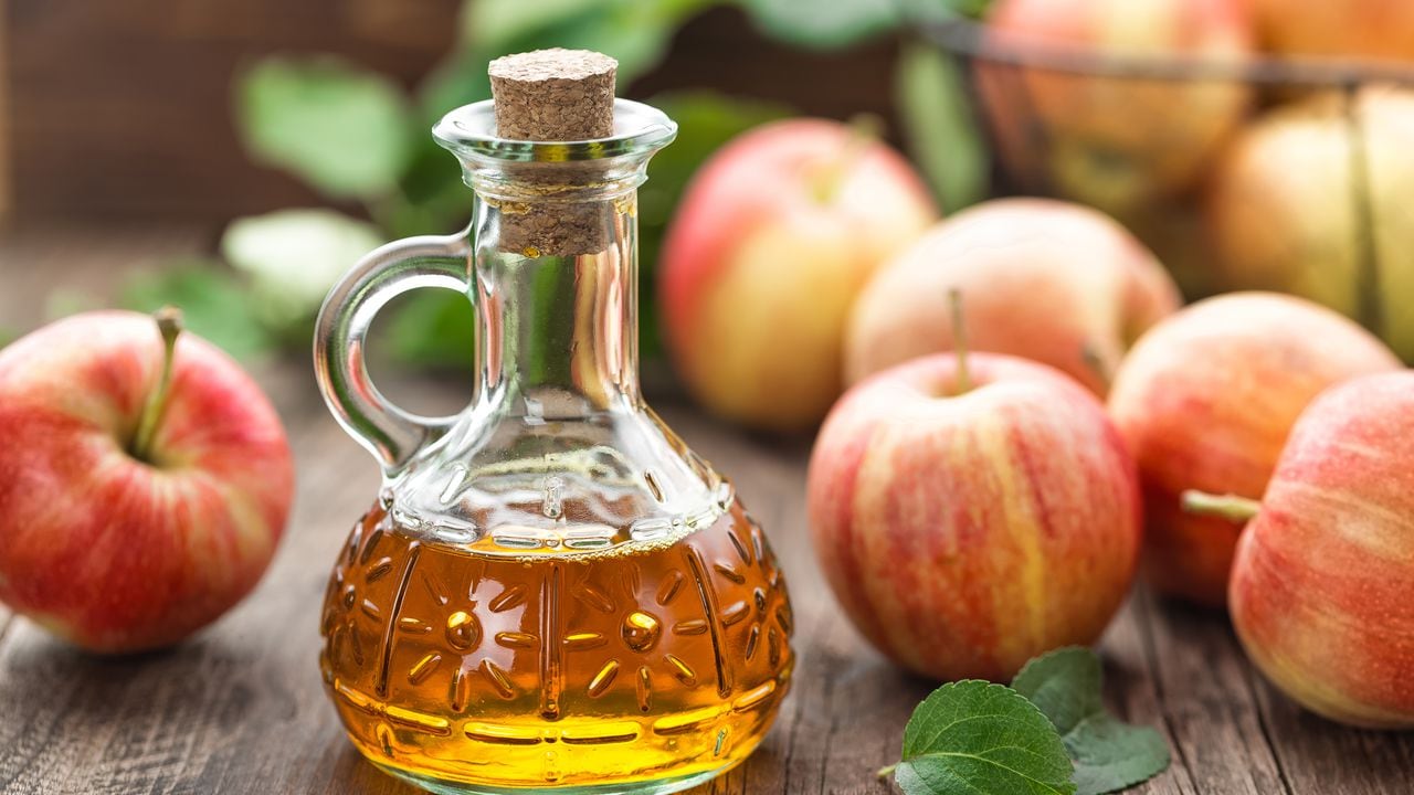 Vinagre de manzana: así deberá utilizarlo para eliminar la caspa de manera natural