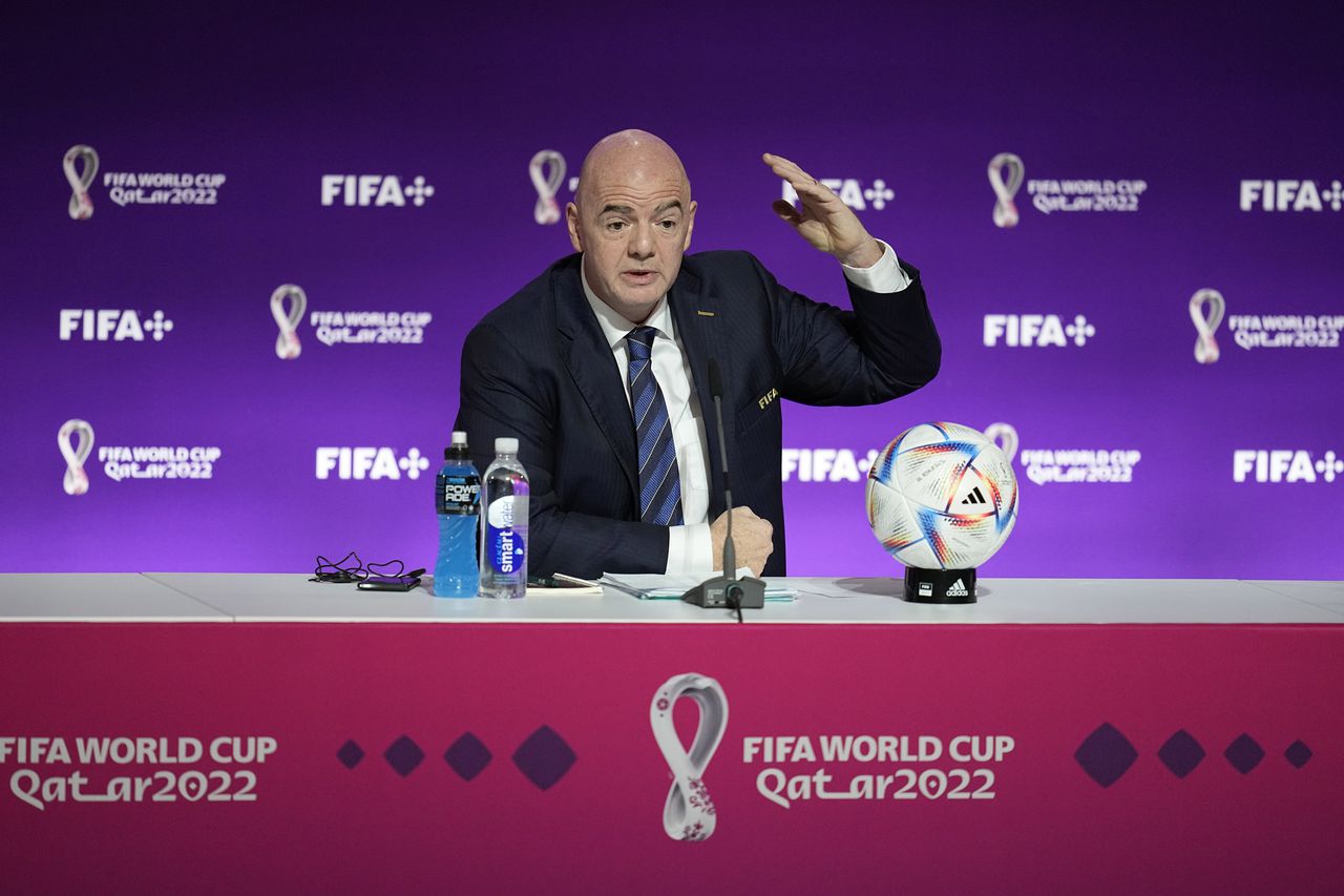 El presidente de la FIFA Gianni Infantino durante una rueda de prensa, el sábado 19 de noviembre de 2022, en Doha, Qatar. (AP Foto/Abbie Parr)