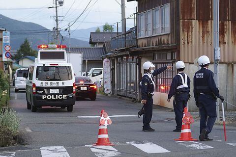 Así, ha confirmado que dos hombres, un médico de unos 40 años y un paciente de 60, han resultado heridos en el hospital a causa de del tiroteo. Fuentes cercanas al asunto han indicado en declaraciones a la cadena NHK que se han escuchado disparos también en el interior de la oficina.