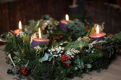 Natural advent wreath with all the candles lit, we are already in the fourth week, Christmas is near