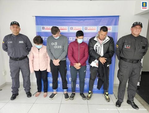 Cuatro de los presuntos integrantes de la organización fueron capturados, entre ellos alias La Abuela, una adulta mayor que sería la cabecilla principal de la organización.