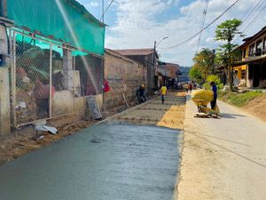 Pavimentación de una vía en Segovia, Antioquia.