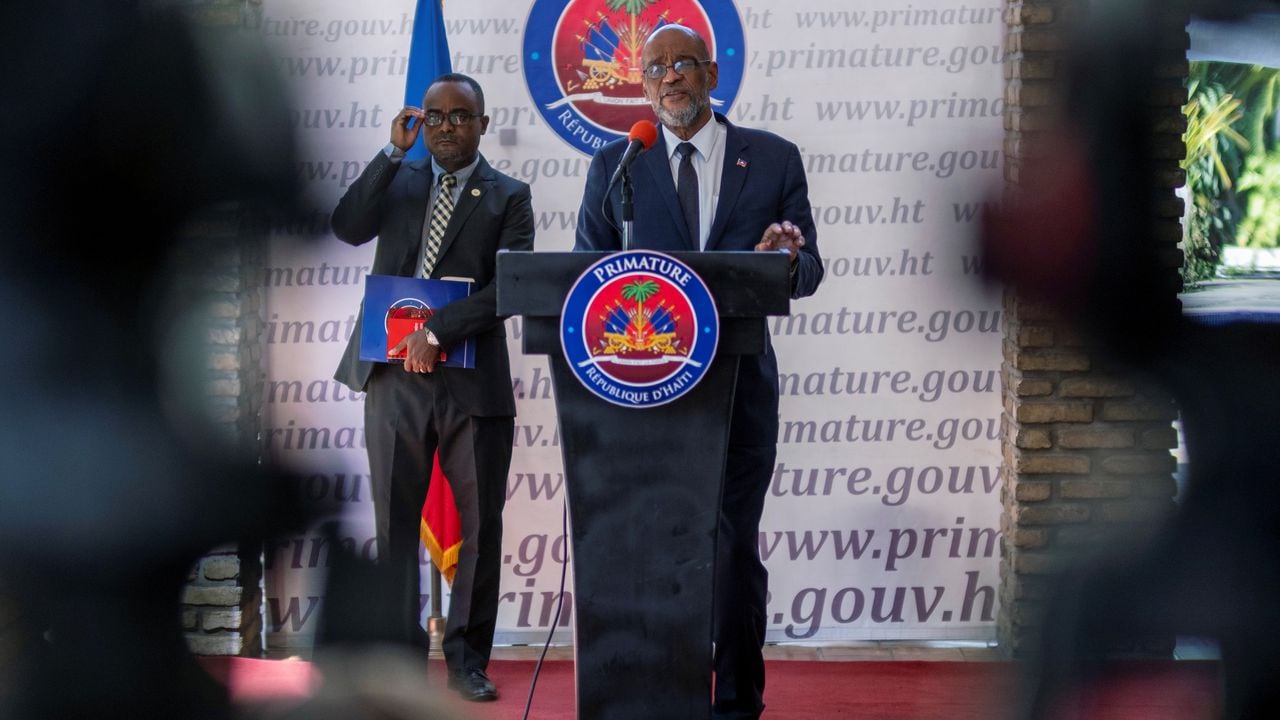El primer ministro de Haití, Ariel Henry, habla durante una conferencia de prensa en Puerto Príncipe, Haití, el 28 de julio de 2021. REUTERS / Ricardo Arduengo