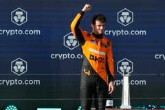 El piloto de McLaren, Lando Norris, de Gran Bretaña, celebra después de ganar la carrera automovilística del Gran Premio de Miami de Fórmula Uno el domingo 5 de mayo de 2024 en Miami Gardens, Florida (Foto AP/Wilfredo Lee)