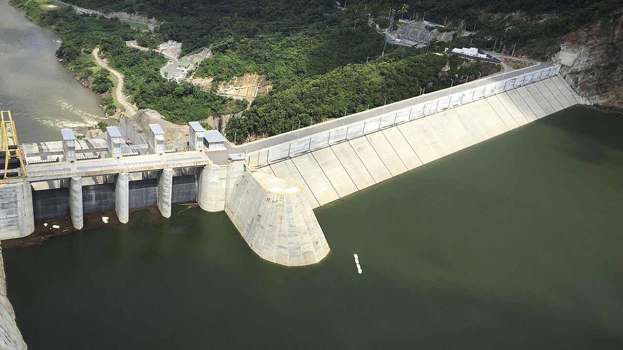 La Hidroeléctrica de Sogamoso produce alrededor del 10 % de la energía del país.