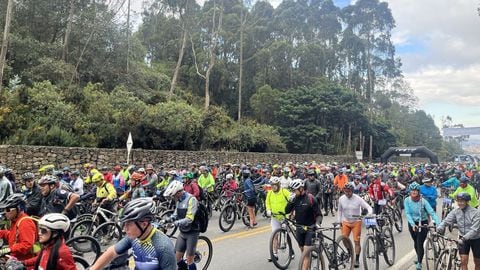 Travesía ciclística en la vía Bogotá - Villavicencio.