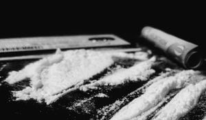 La cocaína es una de las drogas más adictivas del mundo y mueve millones de dólares
